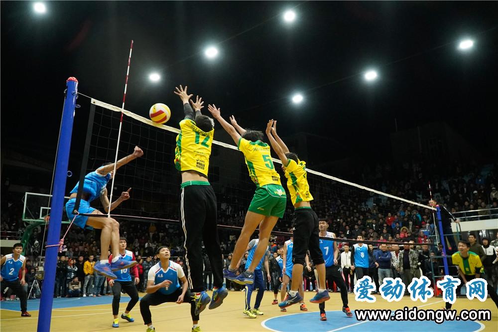 海南队在球场上展现出扎实的技术 海南队在球场上展现出扎实的技术