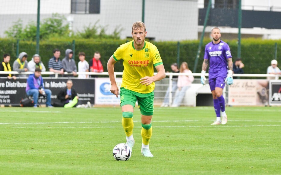 瓦朗谢纳主场不敌南特,表现低迷 瓦朗谢纳主场不敌南特,表现低迷