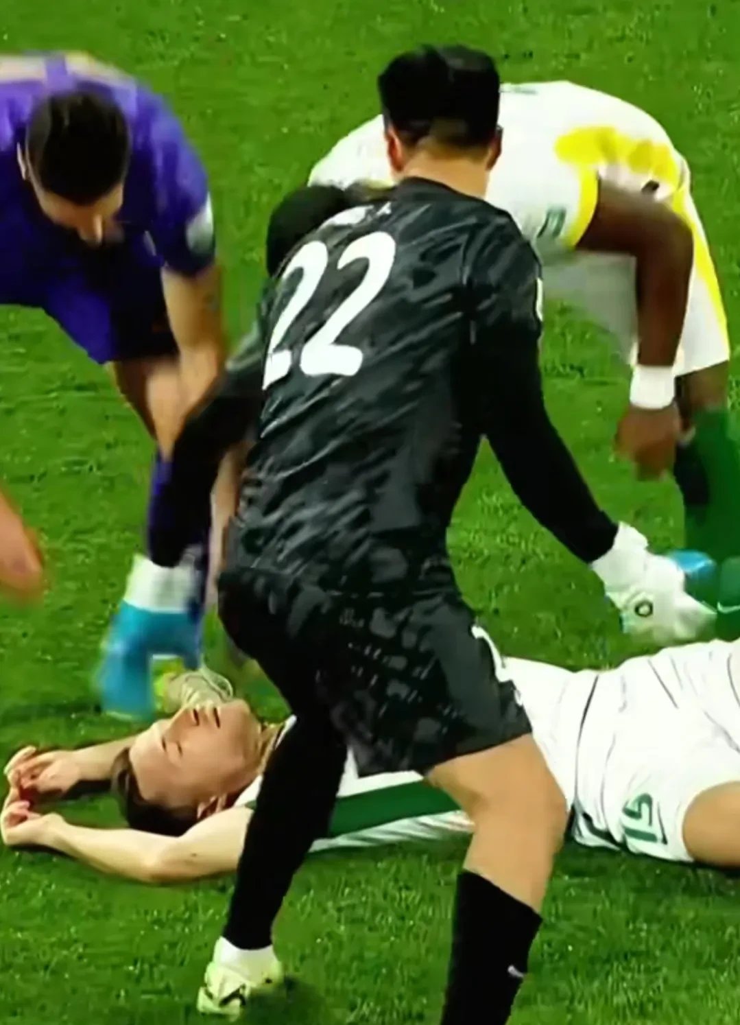 球队遭遇危机,士气低迷难以挽回 球队遭遇危机,士气低迷难以挽回