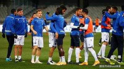 法甲赛场上演激烈对抗，胜者笑到最后