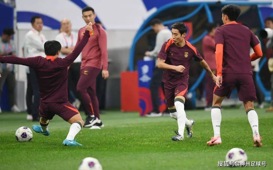 包含争夺战吸引万众瞩目,球迷热情观赛热泪盈眶的词条 包含争夺战吸引万众瞩目,球迷热情观赛热泪盈眶的词条