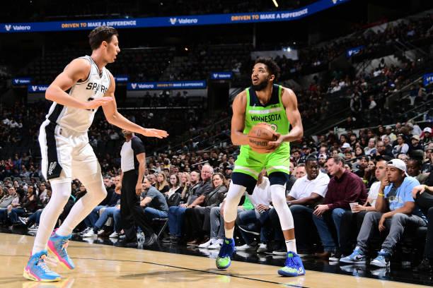 森林狼击败马刺,唐斯独揽20+20数据 森林狼击败马刺,唐斯独揽20+20数据