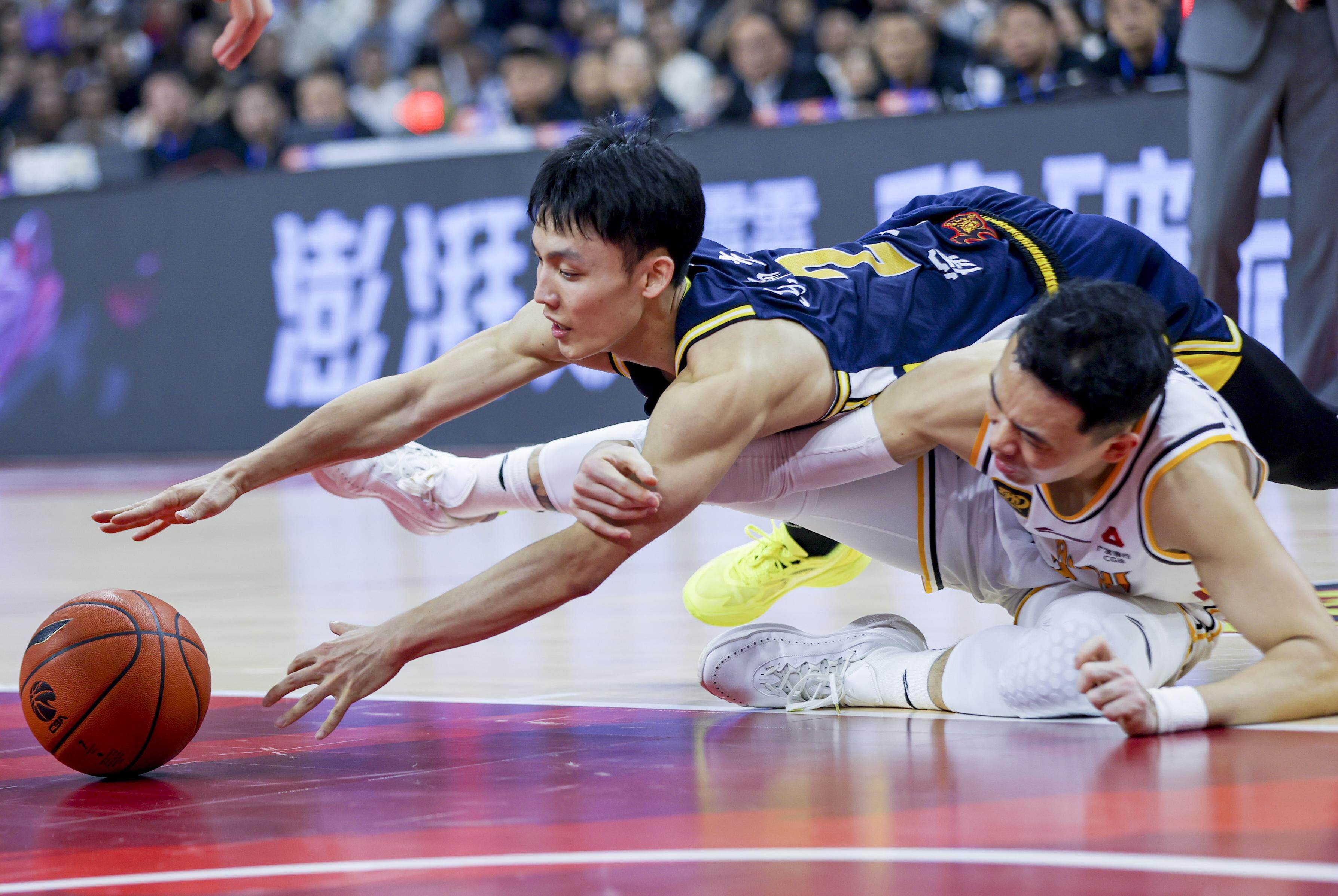 球队新援迅速融入战术体系展现实力 球队新援迅速融入战术体系展现实力