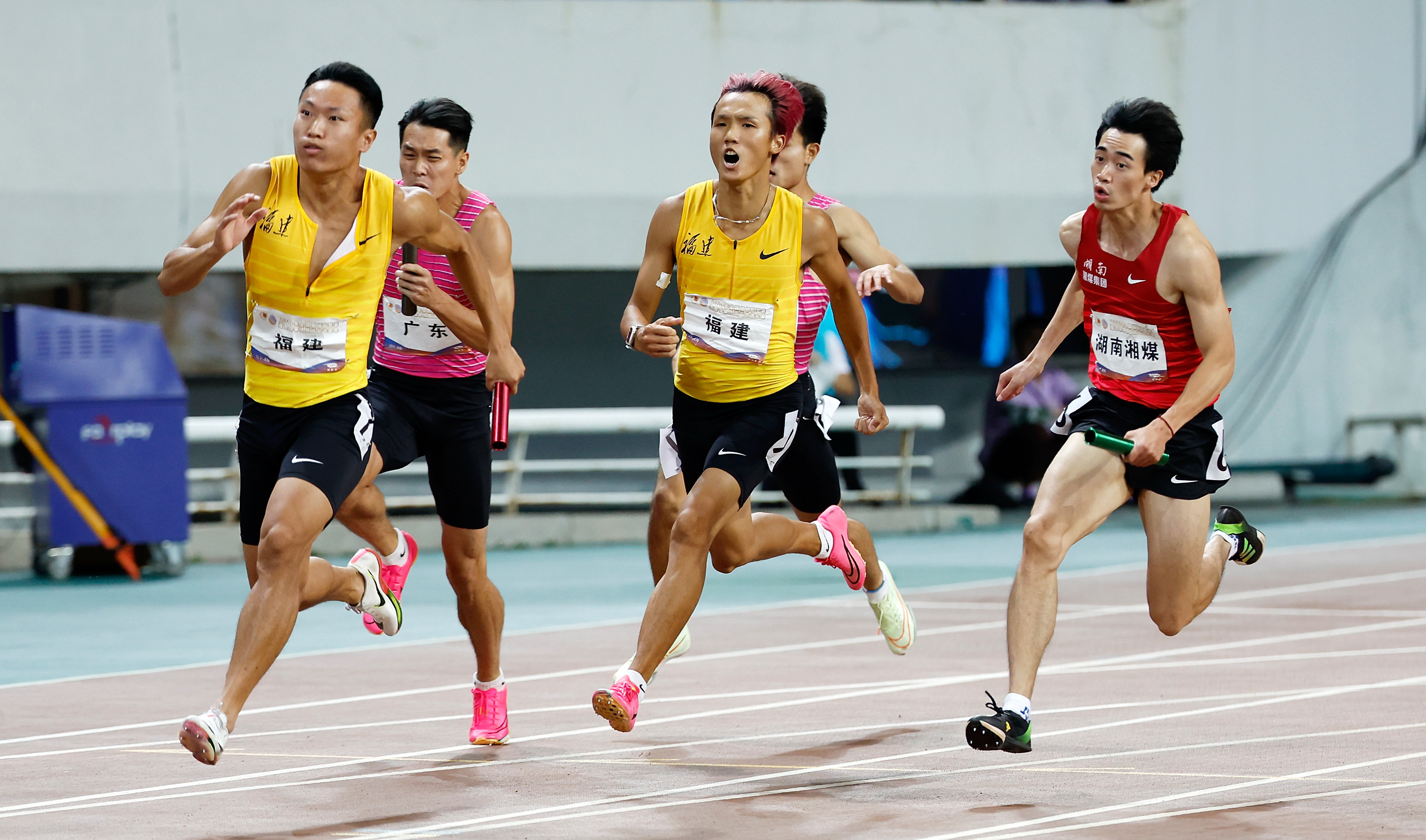 九游体育登录-田径赛道上精彩表现，选手争夺冠军