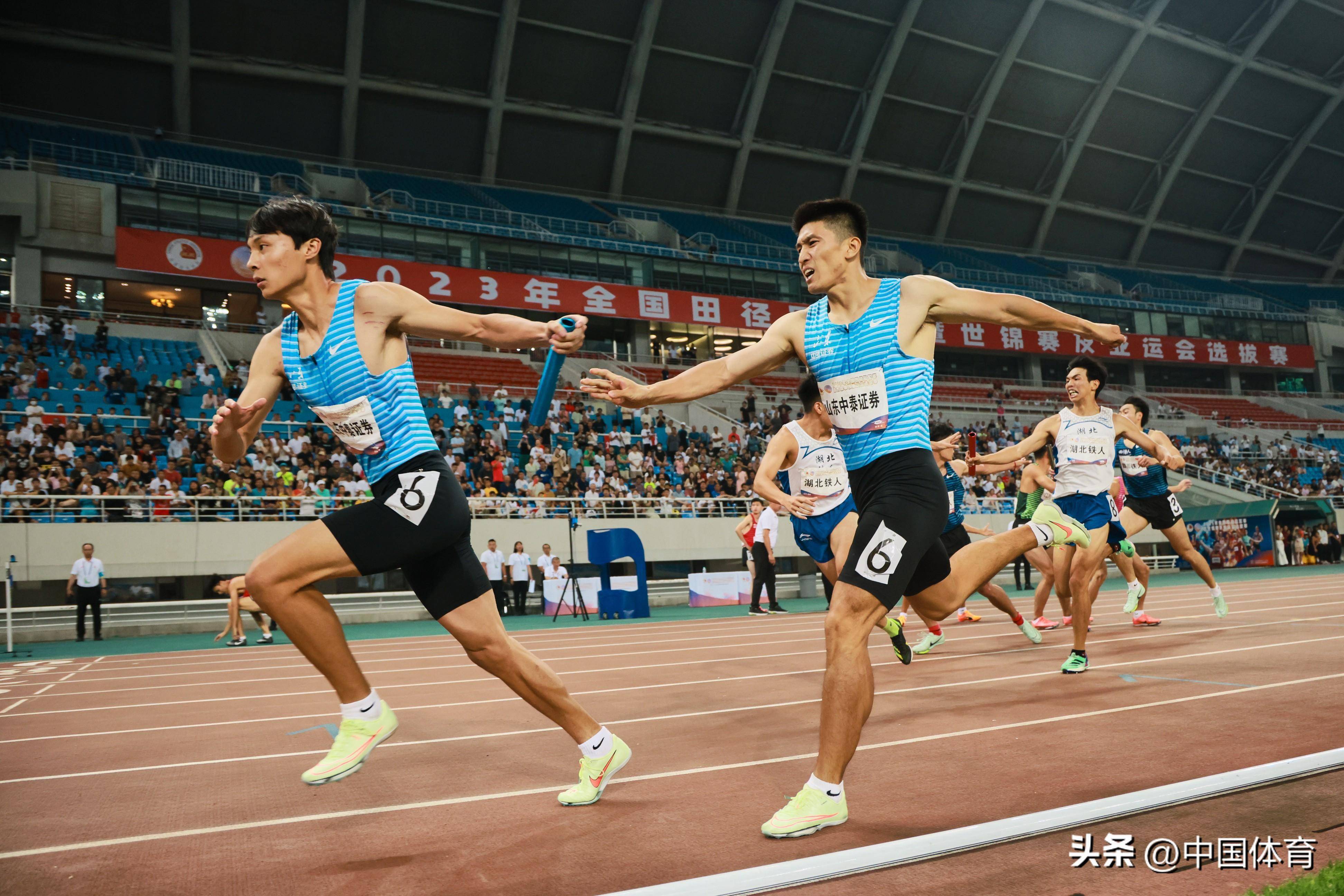 田径赛道上精彩表现,选手争夺冠军 田径赛道上精彩表现,选手争夺冠军