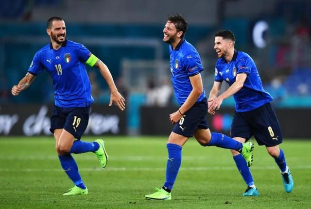 包含法国负于意大利，出线形势岌岌可危的词条