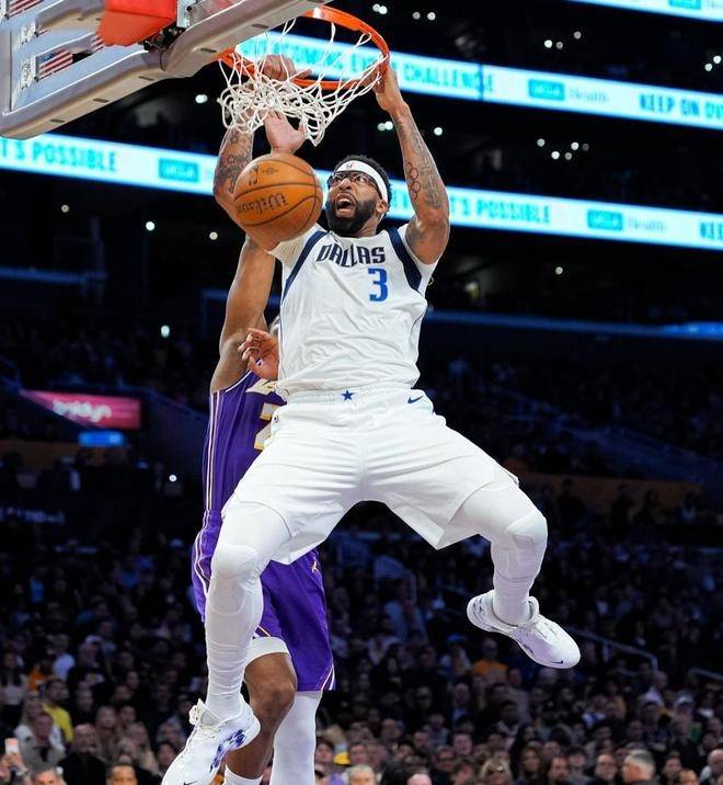 湖人胜魔术，戴维斯发挥出色